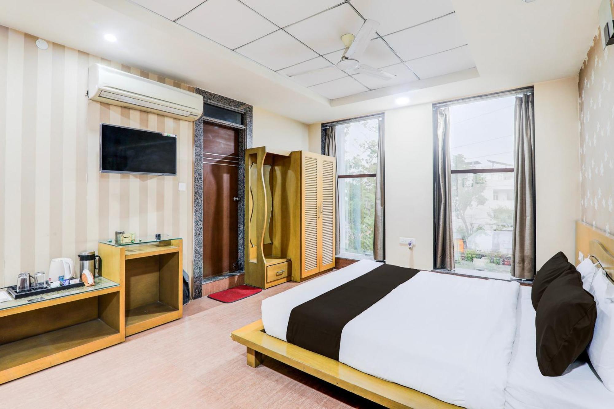 Townhouse Sakura Hotel Lucknow Exterior foto