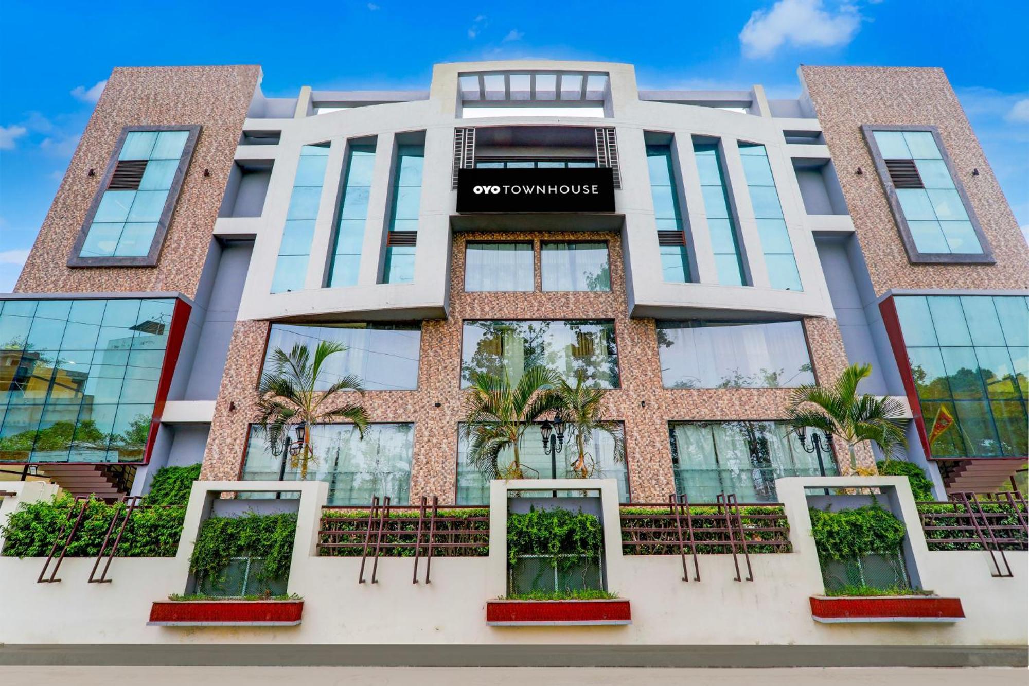Townhouse Sakura Hotel Lucknow Exterior foto