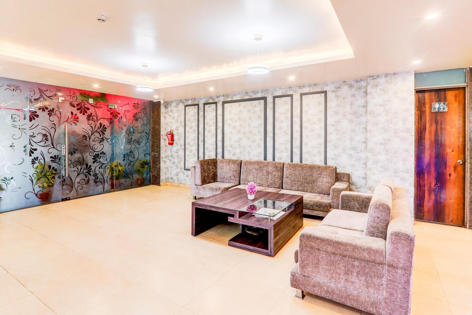 Townhouse Sakura Hotel Lucknow Exterior foto