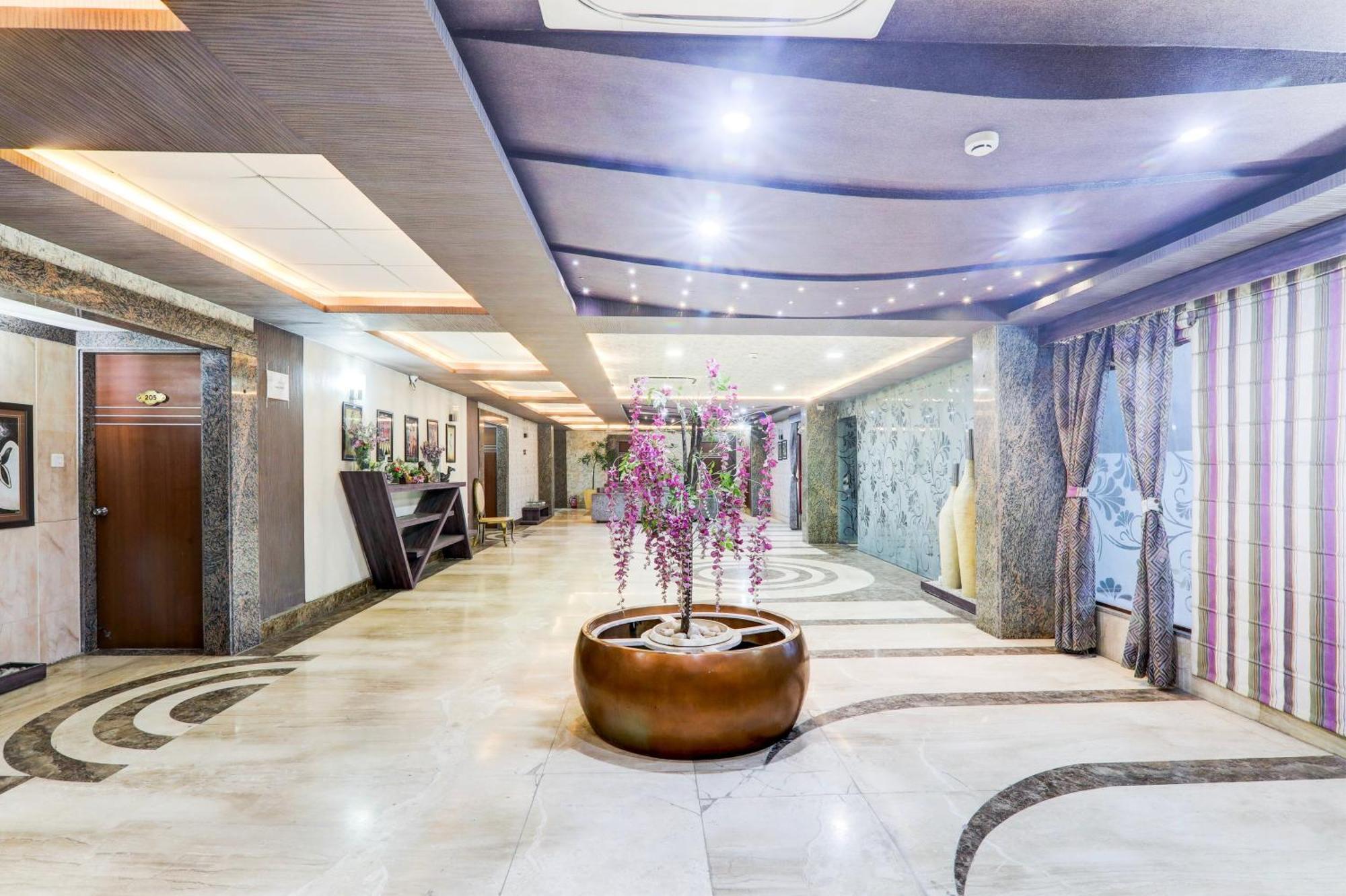 Townhouse Sakura Hotel Lucknow Exterior foto